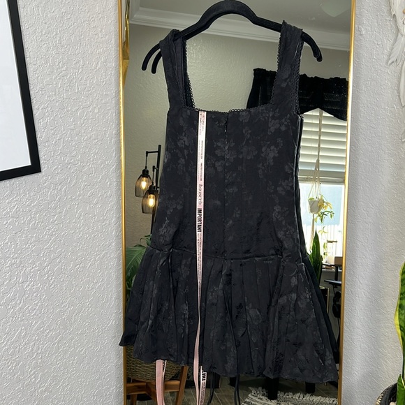 House of CB ‘Talia’ Black Pleated Mini Dress NWOT - Picture 14 of 14